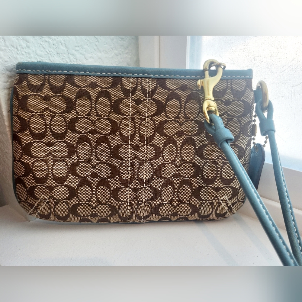 Coach wristlet - Picture 2 of 4